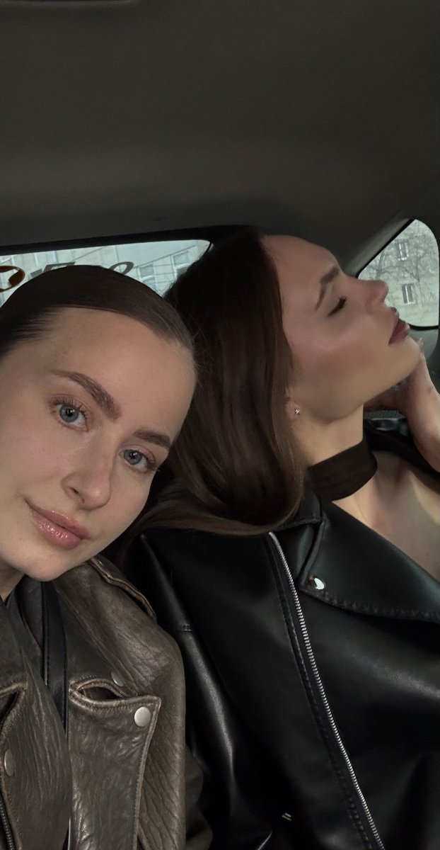 едем в такси с подругой на концерт!! и тут жесткий мэтч с моей волной. 
и мы обе сразу понимаем, наш трек, наш муд. музыка подстраивается под то, чем мы занимаемся?? реально работает, проверьте😅
на одной волне уже 15 лет💍