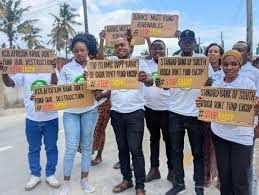 mwaniki_diana's tweet photo. KCB Bank funding displacement, funding destruction. funding death. This is not just complicit, they’re active players in environmental violence.
 We will confront their headquarters. We will name and shame.
#FreeKCB11 
#StopEACOP 
#KCBComplicity https://t.co/v9D0iPnSnn
