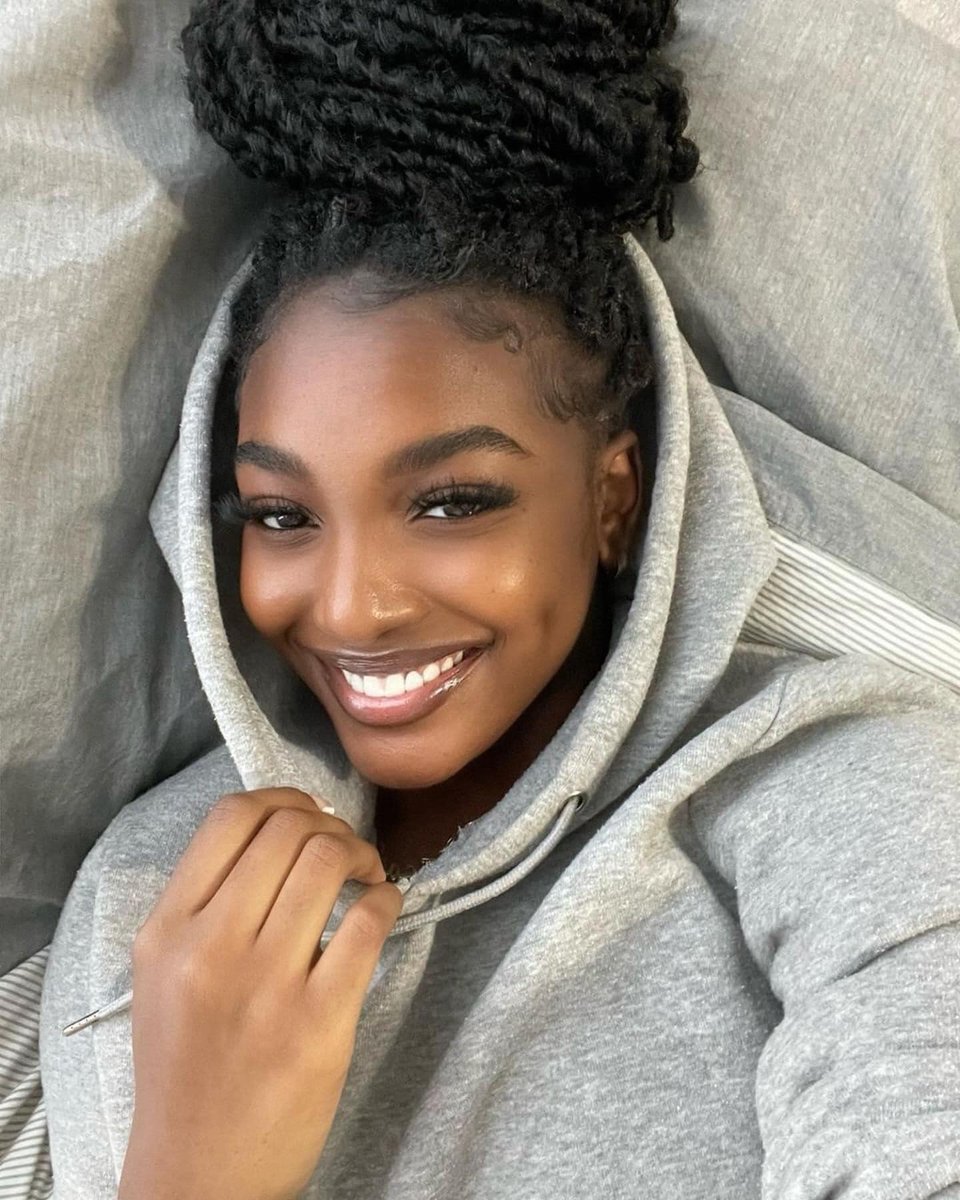 GWANJEZ's tweet photo. No Sir, I refuse to conform to your standards of beauty; I am a Black woman. I am the standard of Beauty! https://t.co/yOQ9Q3Iv5m