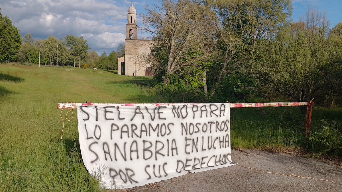 opiniondezamora's tweet photo. 🚅 "Si el AVE no para, lo paramos nosotros". #Sanabria, en pie de guerra por la supresión de paradas del AVE en Otero. 

📢 Este sábado se ha convocado una manifestación a las 11.30 horas frente a la estación de #Otero.

📌 https://t.co/hpq6s911KD

#Zamora #Renfe #AVE #Trenes https://t.co/dN8lPNhFdC