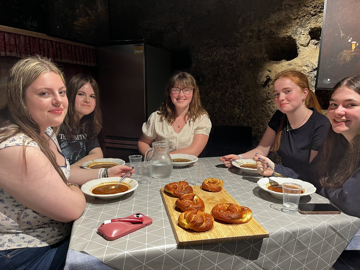 CGSLanguages's tweet photo. Apfelstrudel und Bretzel https://t.co/ELfQDttNhm