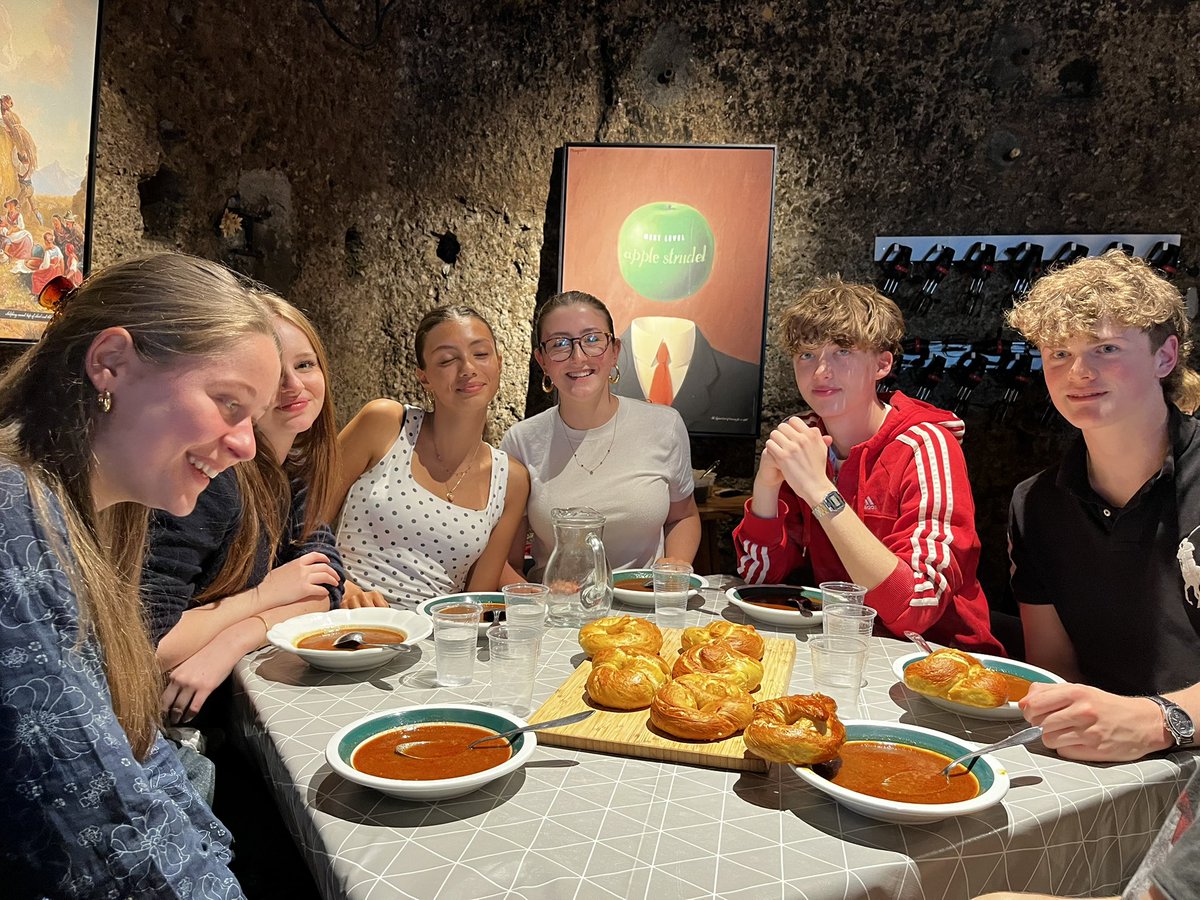 CGSLanguages's tweet photo. Apfelstrudel und Bretzel https://t.co/ELfQDttNhm