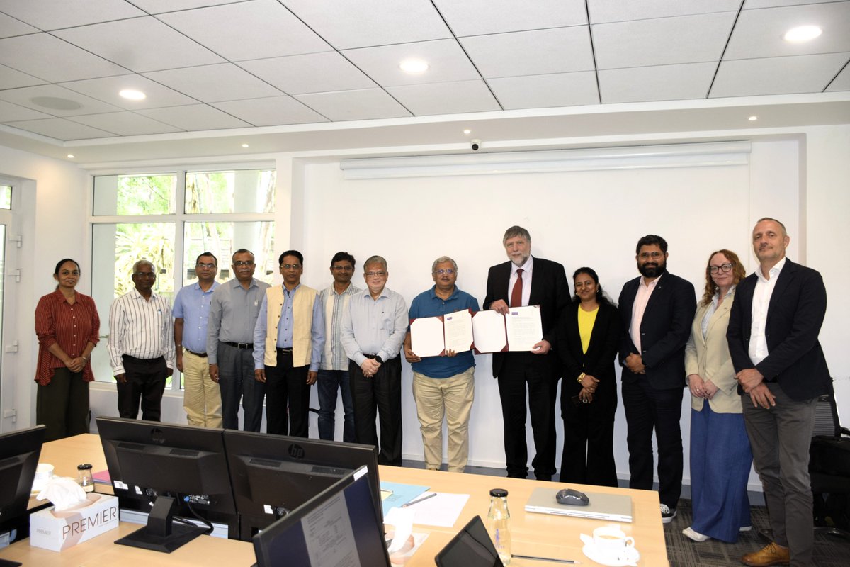 JNCASR Bangalore (@jncasr) on Twitter photo On 21 May 2025, JNCASR & <a href="/OfficialUoM/">The University of Manchester</a> signed a Letter of Intent to foster collaboration in advanced materials, nanotech & biological sciences through joint research, exchanges & networks. The 3-year partnership was signed in presence of officials from both institutions. On 21 May 2025, JNCASR & <a href="/OfficialUoM/">The University of Manchester</a> signed a Letter of Intent to foster collaboration in advanced materials, nanotech & biological sciences through joint research, exchanges & networks. The 3-year partnership was signed in presence of officials from both institutions.