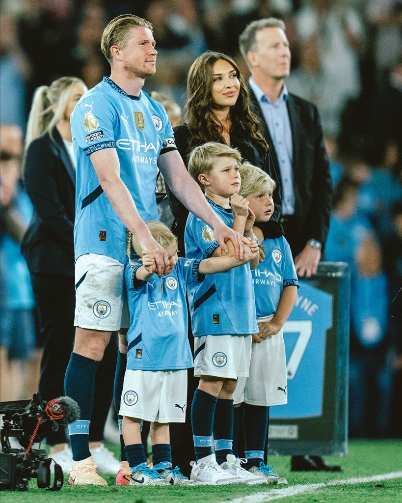 Kevin De Bruyne (@kevindebruyne) on Twitter photo Could not have asked for a better goodbye. All we can say as a family is: THANK YOU! ๐ <a href="/ManCity/">Manchester City</a> Could not have asked for a better goodbye. All we can say as a family is: THANK YOU! ๐ <a href="/ManCity/">Manchester City</a>