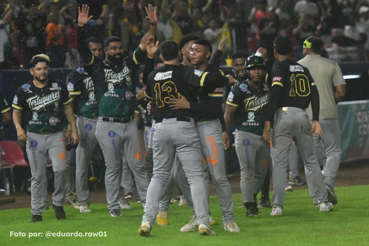 ¡CAMPEONES🐢🏆!

Bocas del Toro venció 5-4 a Coclé en 10 episodios y se queda con el título del Campeonato Nacional de Béisbol Mayor 2025.