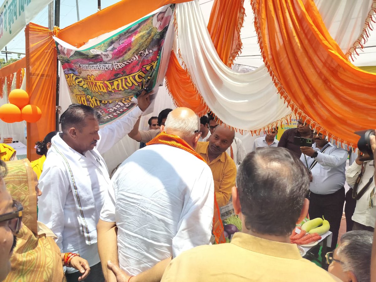 spshahibjp's tweet photo. आज जनपद झांसी में आयोजित ‘‘मंडल स्तरीय खरीफ उत्पादकता गोष्ठ��-2025’’ (झांसी एवं चित्रकूट मण्डल) के अवसर पर कृषि विभाग द्वारा लगाई गई कृषि प्रदर्शनी का शुभारंभ कर प्रदर्शनी का अवलोकन किया ।

#SPshahi #SPshahibjp https://t.co/lZlBcKxBZH