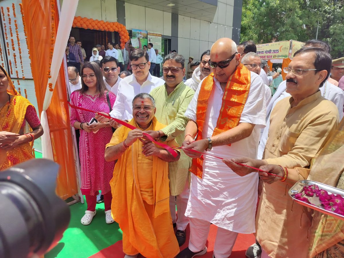 spshahibjp's tweet photo. आज जनपद झांसी में आयोजित ‘‘मंडल स्तरीय खरीफ उत्पादकता गोष्ठ��-2025’’ (झांसी एवं चित्रकूट मण्डल) के अवसर पर कृषि विभाग द्वारा लगाई गई कृषि प्रदर्शनी का शुभारंभ कर प्रदर्शनी का अवलोकन किया ।

#SPshahi #SPshahibjp https://t.co/lZlBcKxBZH