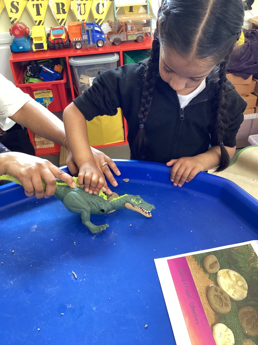 AbbeyMead_TMET's tweet image. FOL/SS have enjoyed creating our own dinosaur fossils from salt dough #EYFS #ExpressiveArtsandDesign