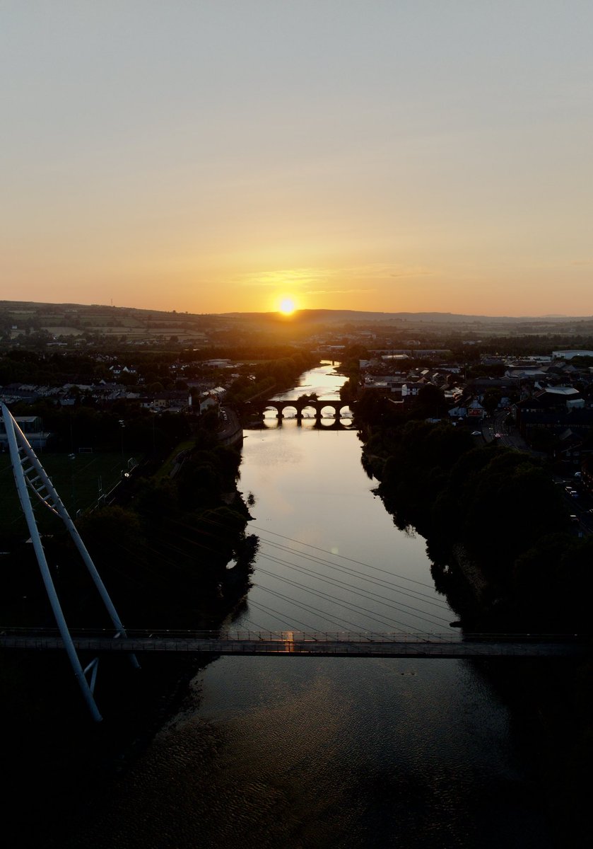 Another beautiful sunset over Strabane yesterday evening. ⁦<a href="/barrabest/">Barra Best</a>⁩ ⁦<a href="/WeatherCee/">Cecilia Daly</a>⁩