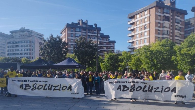 ✊ ELAk Aroztegia proiektuaren aurkako protestengatik auzipetutako zazpi pertsonen absoluzioa eskatu eta kriminalizazioa salatu du.

✔️ ELAk bere babesa eta elkartasuna adierazi die auzipetuei eta absoluzioa eskatu du irtenbide zuzen bakar gisa.

🔗 labur.eus/hms4eya3
