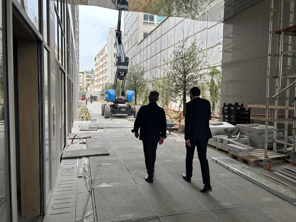 .<a href="/JCFromantin/">J-C Fromantin</a> , maire de Neuilly, a accueilli ce mercredi 21 mai, le préfet des Hauts-de-Seine, Alexandre Brugère <a href="/Prefet92/">Préfet des Hauts-de-Seine 🇫🇷🇪🇺</a> pour une visite sur les Allées de Neuilly et tout particulièrement sur la section gare routière et esplanade Saint Jean-Baptiste sur laquelle l’État réalise