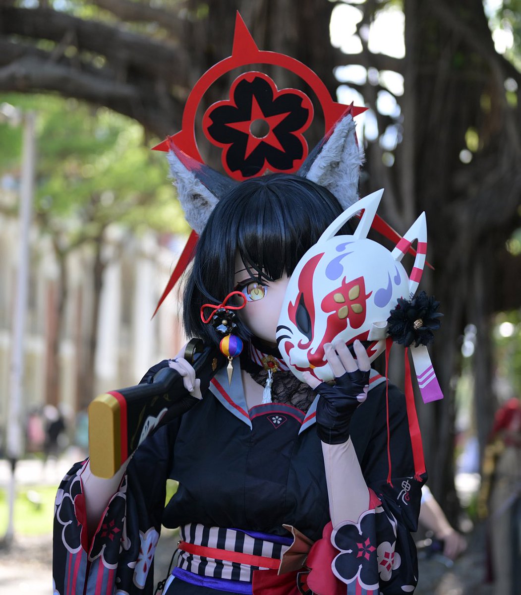 お望みでしたら、いつでも脱がせていただいて構いませんよ……？
……お面の中、気になりません？
感謝🎭： <a href="/li45386225/">小圈圈</a> 
#狐坂ワカモ
#ブルアカ
#kigurumi 
#着ぐるみ