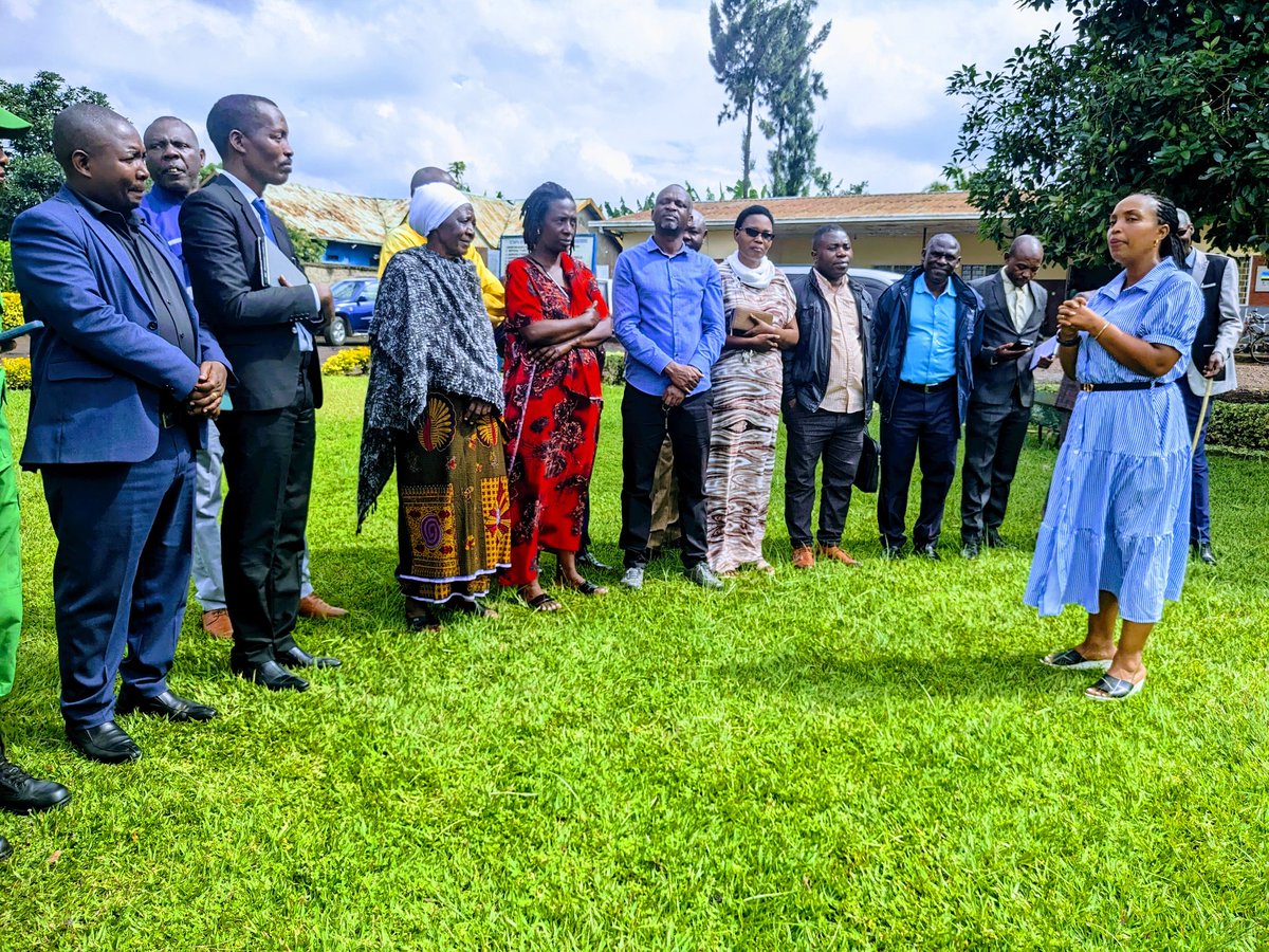 <a href="/RugereroS/">Rugerero sector</a> Itorero ADEPR Paruwasi ya Rugerero ryaremeye Inka  umukecuru  MUKANZIGIYE Christine umupfakazi wa Jenoside utishoboye mu rwegonrwo kumufata mu mugongo muri ibi bihe byo kwibuka <a href="/RubavuDistrict/">Rubavu District</a> <a href="/Ibuka_Rwanda/">IBUKA Rwanda</a> <a href="/RwandaWest/">Western Province I Rwanda</a>