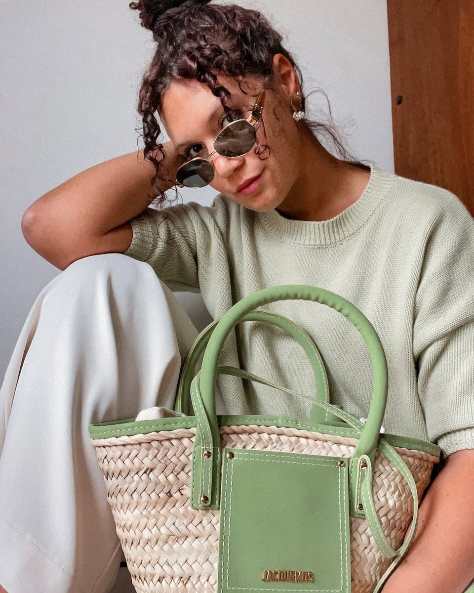 Bag a summer tote that does the city and the beach, like the one @arinanavolpone #FOUNDONTHEOUTNET the-outnet.visitlink.me/rQIEwt