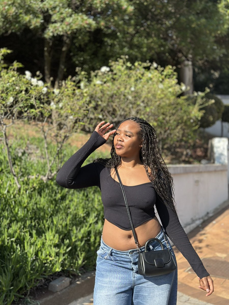onathi_princess's tweet image. My secret to surviving student life? One app.
Capitec lets me buy airtime, pay rent, split bills AND send money—before my 8AM lecture even starts 📚💳
I don’t bank. I Capitec 😎
#BankWithCapitec #CapitecJustLikeThat @CapitecBankSA