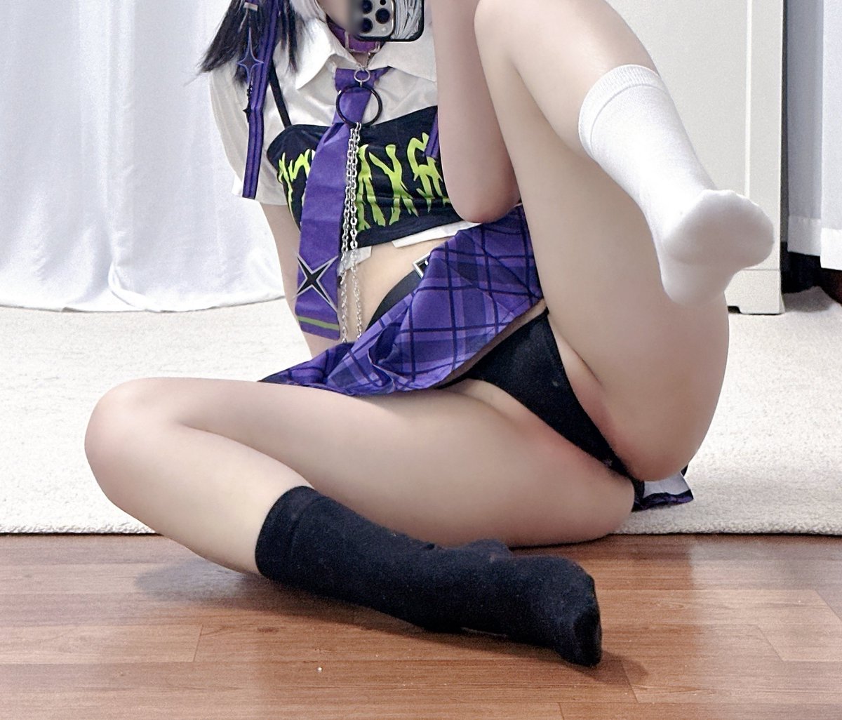 Sending this picture to all big cocked studs and teachers in the area with her address attached.

Now she leaves the door unlocked and waits patiently 🥰