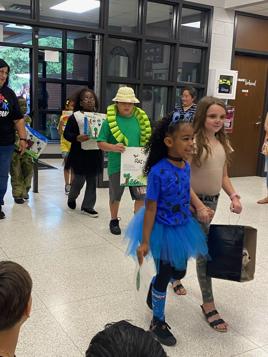 he_pto's tweet photo. Thanks to the PTO, the Critter Parade @HumbleISD_HE comes to life each year! By providing teachers with the supplies they need, we’re fueling creativity and making memories that last.
#CritterParade #PTOImpact #CreativeClassrooms #HEWildcatPTO #WildcatPride https://t.co/79sQznvcN9