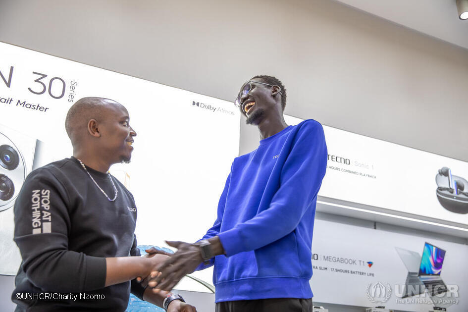 UNHCR, the UN Refugee Agency (@refugees) on Twitter photo 📚 Bachelor’s degree ✔
🛍 Sales intern ✔
💡 Big dreams ✔
Mabil is a DAFI scholar, a refugee and an intern at <a href="/TECNOMobile254/">TECNO Mobile Kenya</a> in Kenya. But he’s just getting started.
This internship is more than a job. It’s proof that when refugees get a chance, they thrive. 📚 Bachelor’s degree ✔
🛍 Sales intern ✔
💡 Big dreams ✔
Mabil is a DAFI scholar, a refugee and an intern at <a href="/TECNOMobile254/">TECNO Mobile Kenya</a> in Kenya. But he’s just getting started.
This internship is more than a job. It’s proof that when refugees get a chance, they thrive.