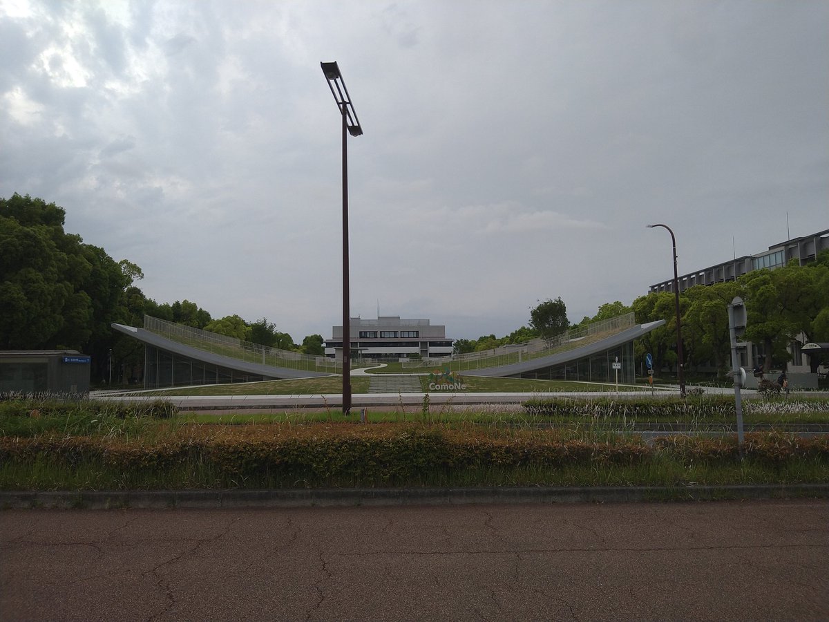 お隣の名古屋大学。
工事車両もなくなり、きれいに整備されました。
図書館までまっすぐ見えます。