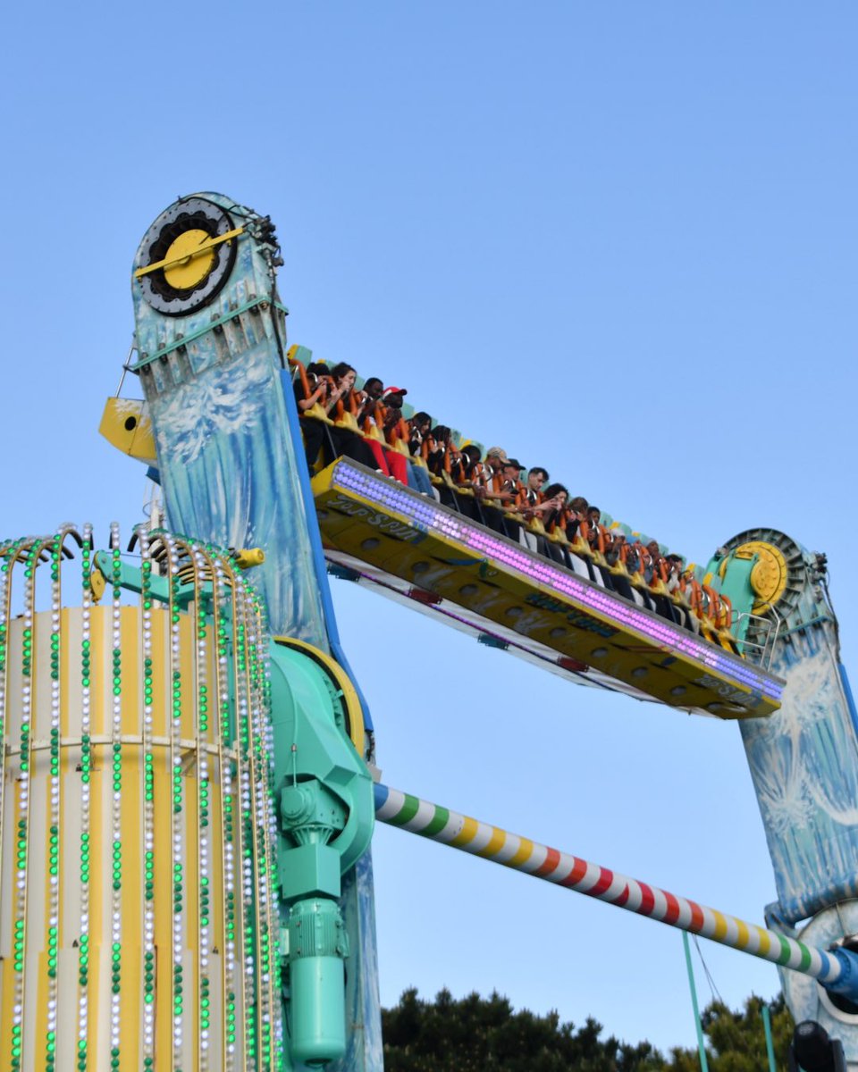 SDRIXGlitcher's tweet photo. 🎢 Zoom sur le Top Spin ! 💦

Préparez-vous à tourner, à voler et à vous faire éclabousser !
Le manège aérien Top Spin vous fait vivre des sensations fortes entre ciel et jets d’eau !
Oserez-vous affronter la gravité ? 🌪️

➡️ À tester absolument pour les amateurs d’adrénaline ! https://t.co/2r5ZSwPaIi