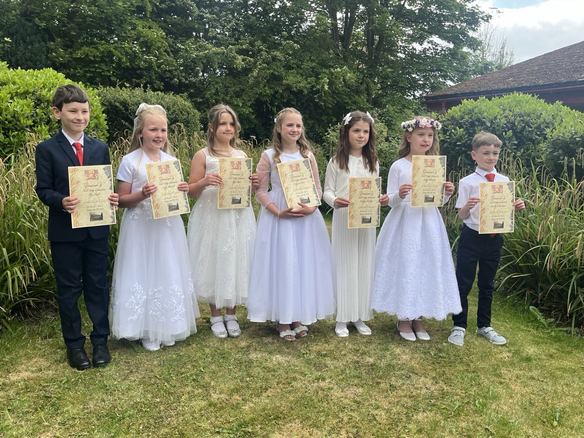 stjosephshx3's tweet image. On Sunday our year 4 children received their First Holy Communion. It was such a lovely day and the sun was shining. The children celebrated with their friends and families in the Church Hall afterwards.