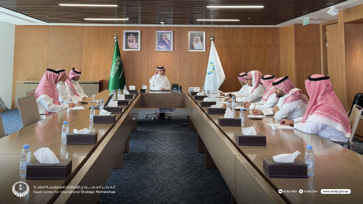 انطلاقًا من دور المركز في تعزيز التكامل مع الجهات الحكومية والخاصة، بما يخدم أعمال الشراكات الدولية للمملكة؛ استقبل سعادة المهندس رعد بن غيث البركاتي، الرئيس التنفيذي المكلف لمركز #الشراكات_الاستراتيجية وفدًا من هيئة تطوير منطقة عسير برئاسة سعادة الدكتور عمرو العمري نائب الرئيس