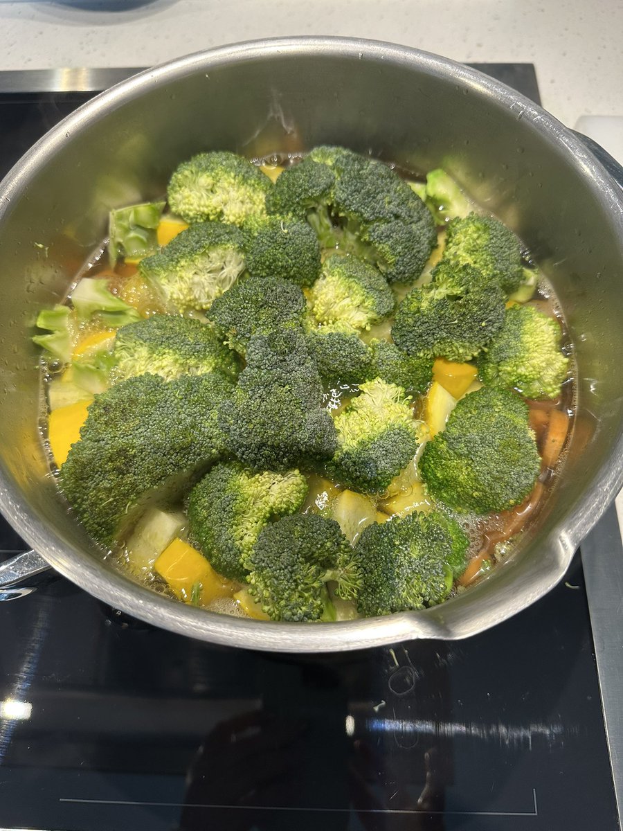Hundefutter in the making ☺️
Oder wie Herr Bonsen (wahrscheinlich) sagen würde: NOMNOMNOM!