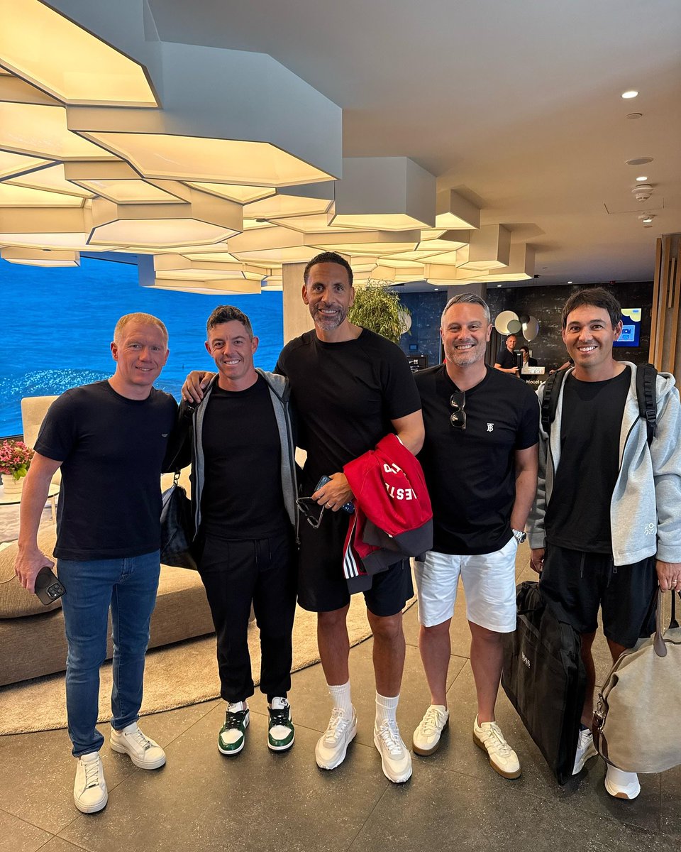 Man Utd superfan Rory McIlroy with a few familiar faces ahead of the Europa League final 🤩🏌️‍♂️