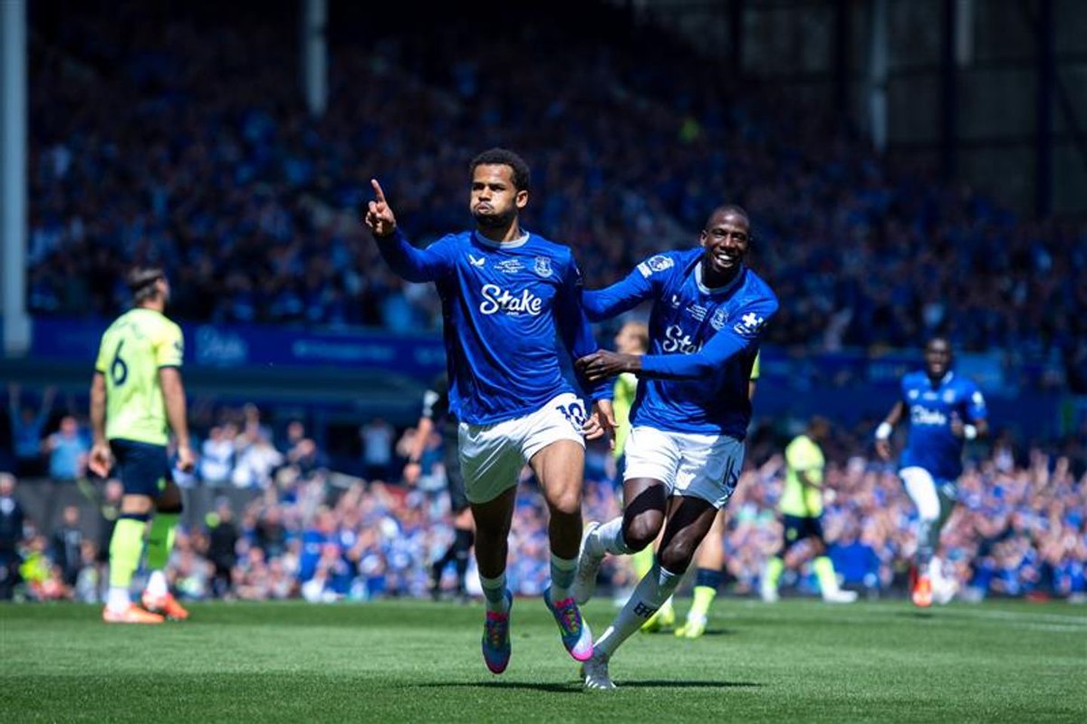 Mike has picked his shortlist for the Everton Player of the Season for BBC Sport

Take a look and vote now ⬇️🔵⚪️

🔗 bbc.co.uk/sport/football…

#UHTPodcast #EFC #COYB #Everton