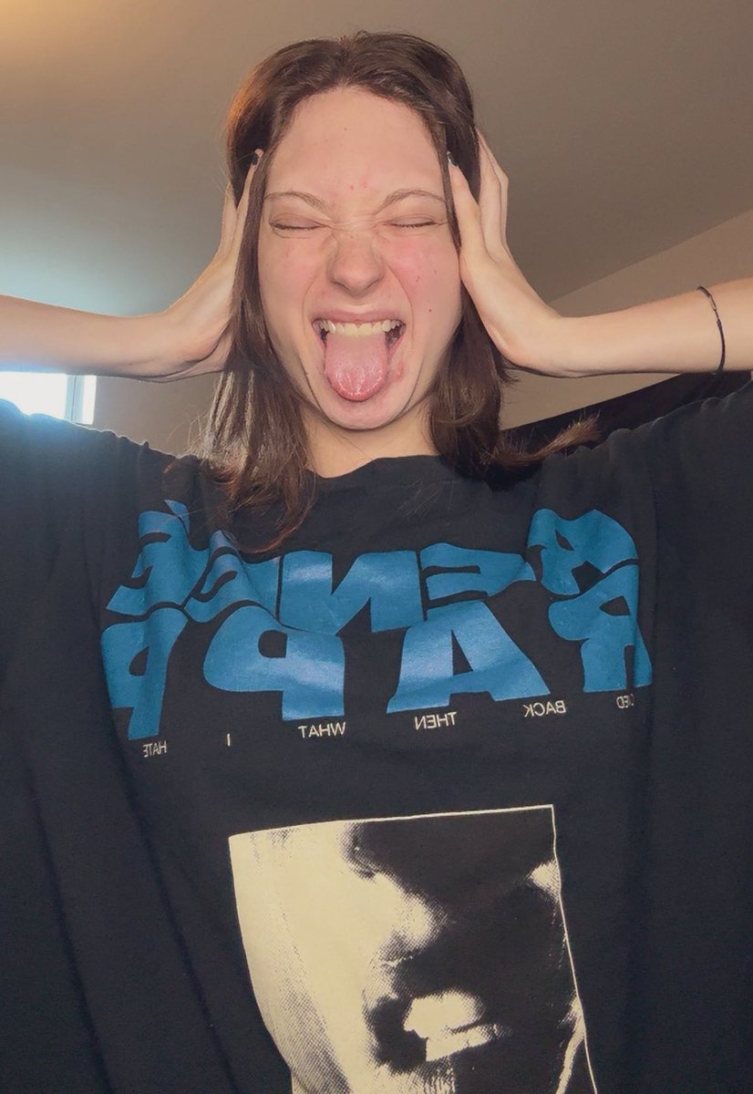 finallyclean_'s tweet image. this lil lesbian is ready for #LEAVEMEALONE 🫦
@reneerapp @youngexwives