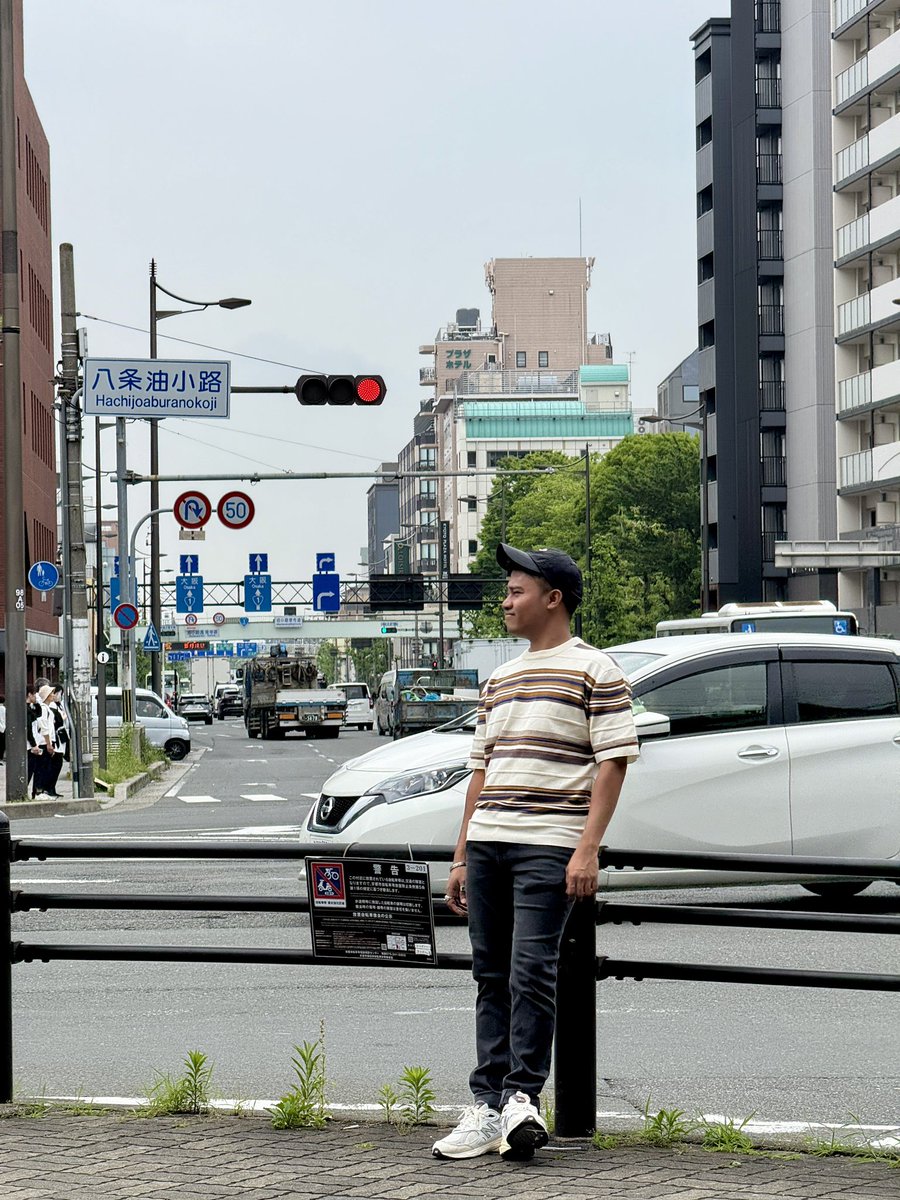 Lucunya di Jepang, aku mau belajar speaking Japanese, warloknya juga mau belajar ngomong English 😭