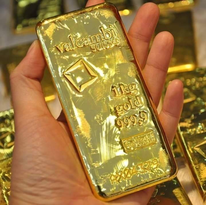Crypto__Goku's tweet photo. 🚨 1 Bitcoin coûte désormais plus cher que 1 kg d'or.

1 Bitcoin : 109 000 $.
1 kg d'or : 106 000 $.