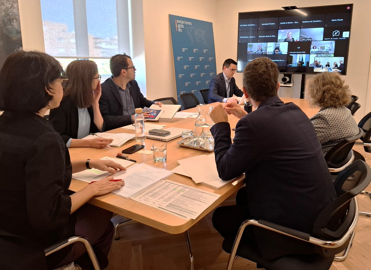 Cooperación Española (@cooperacionesp) on Twitter photo Primera reunión de la Comisión Sectorial de Cooperación, presidida por <a href="/Eva_Granados/">Eva Granados Galiano 🌹</a>, tras la constitución de la Conferencia Sectorial como órgano de coordinación con CCAA y mundo local, abordando:
🤝 Acuerdos con países socios
🟣 Cooperación #Feminista
🇪🇺 CAE de Desarrollo #UE Primera reunión de la Comisión Sectorial de Cooperación, presidida por <a href="/Eva_Granados/">Eva Granados Galiano 🌹</a>, tras la constitución de la Conferencia Sectorial como órgano de coordinación con CCAA y mundo local, abordando:
🤝 Acuerdos con países socios
🟣 Cooperación #Feminista
🇪🇺 CAE de Desarrollo #UE