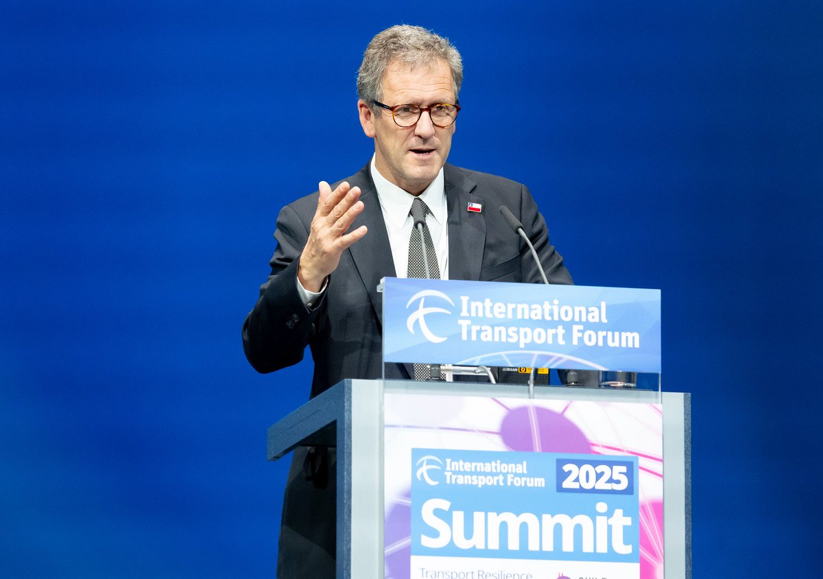 MTTChile's tweet image. ¡Parte en Leipzig, Alemania, la cumbre del Foro Internacional de Transporte (#ITF25) que este año preside Chile 🇨🇱!

El ministro Juan Carlos Muñoz lideró, junto con Young Tae Kim, secretario general de ITF, la inauguración de esta instancia que reúne a 69 líderes mundiales.