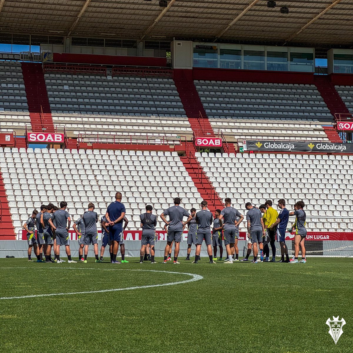 📸 | El lugar de los hechos  ⚽️🤍

El #AtléticoAlbacete prepara la final en el escenario del partido 🦇