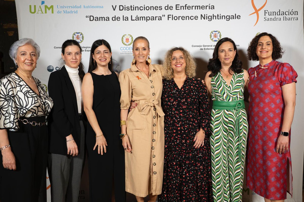 astursalud's tweet photo. 🏆Begoña Menéndez Lames, enfermera del área de #Pediatría de @HUCA_Asturias, premio a la enfermera más llena de vida en las V Distinciones ‘Dama de la Lámpara’ Florence Nightingale de la Fundacion Sandra Ibarra @fundacionsi   
👩‍⚕️El galardon reconoce el trabajo de las enfermeras oncológicas de hospitales 🏥 de adultos y pediátricos, públicos y privados de toda España
