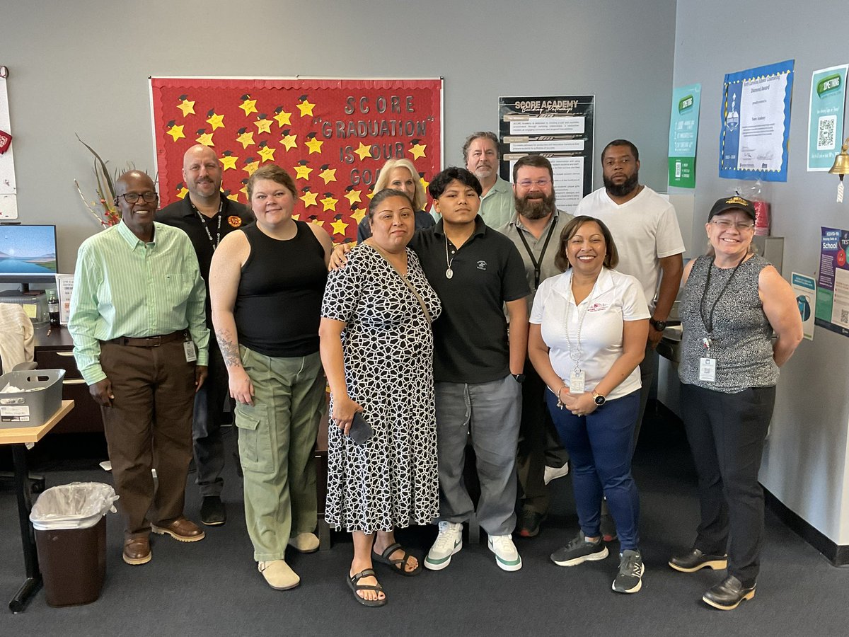 Mr. Robinson tweet media