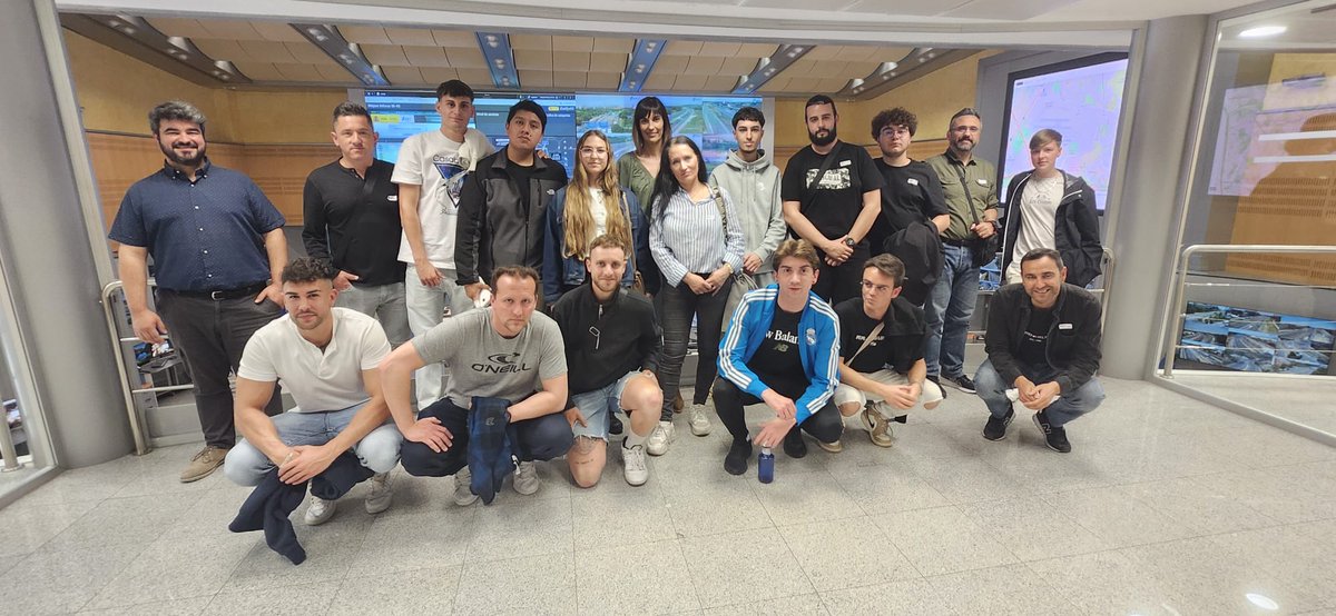 🔔 #SemanaDeLaAdministraciónAbierta
🚦Hoy hemos recibido al alumnado del Grado Superior en Formación para la Movilidad Segura y Sostenible del IES Antonio Machado de #AlcaládeHenares. Han participado en nuestro escape room y en otras actividades de formación de la #DGT. 👏