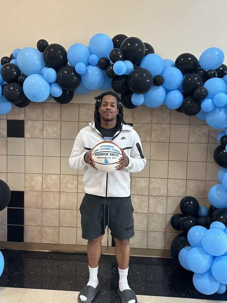 SeguinBoys's tweet photo. We couldn’t be more proud of @z3shifty for reaching 1,000 career points. This is a testament to your hard work, dedication, and relentless pursuit of greatness.
We have had the privilege of watching you grow both as a player &amp; person. We are proud of you.
@EricWhite1971 @AISD_ATH https://t.co/A0bbhJ27XA