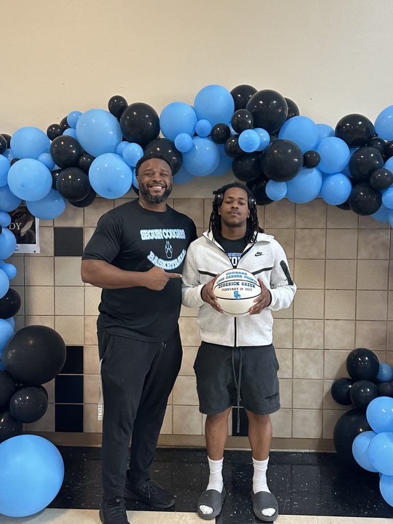 SeguinBoys's tweet photo. We couldn’t be more proud of @z3shifty for reaching 1,000 career points. This is a testament to your hard work, dedication, and relentless pursuit of greatness.
We have had the privilege of watching you grow both as a player &amp; person. We are proud of you.
@EricWhite1971 @AISD_ATH https://t.co/A0bbhJ27XA