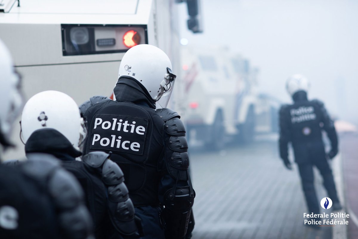 policefederale's tweet photo. Découvrez, lors du Jobday du samedi 24 mai, des services de la Police Fédérale réunis en un seul lieu : des emplois civils aux unités spéciales en passant par le labo, l’appui canin, les drones, et des services pour lesquels vous pouvez directement postuler en tant que lauréat.👮���♀️ https://t.co/9dFLusAg3P