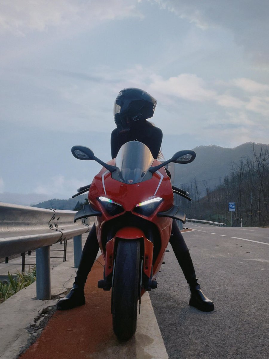 There is no wealth without work, only hard work that goes unnoticed. Hello everyone, I'm back.💖💖💖