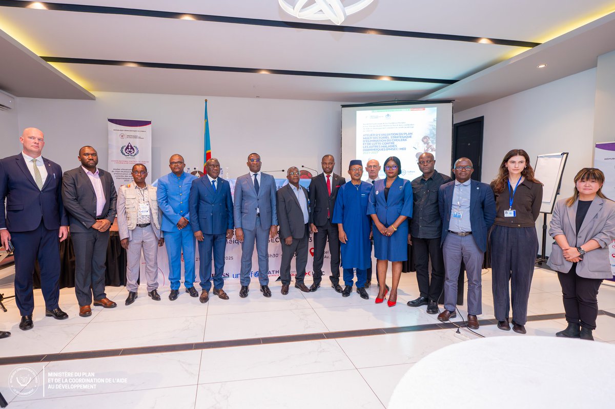 Ministère du Plan et de la C.A.D 🇨🇩 (@planrdc) on Twitter photo 21.05.2025 | Kinshasa-RDC
Planification & Santé Publique
Le Vice-Premier Ministre <a href="/guylainnyembo_/">Guylain Nyembo</a>, en sa qualité de Président du Comité de Pilotage du Comité National d’Action de l’Eau, de l’Hygiène et l’Assainissement (CNAEHA), a lancé ce jour, l’atelier d’évaluation de l’an 1 21.05.2025 | Kinshasa-RDC
Planification & Santé Publique
Le Vice-Premier Ministre <a href="/guylainnyembo_/">Guylain Nyembo</a>, en sa qualité de Président du Comité de Pilotage du Comité National d’Action de l’Eau, de l’Hygiène et l’Assainissement (CNAEHA), a lancé ce jour, l’atelier d’évaluation de l’an 1