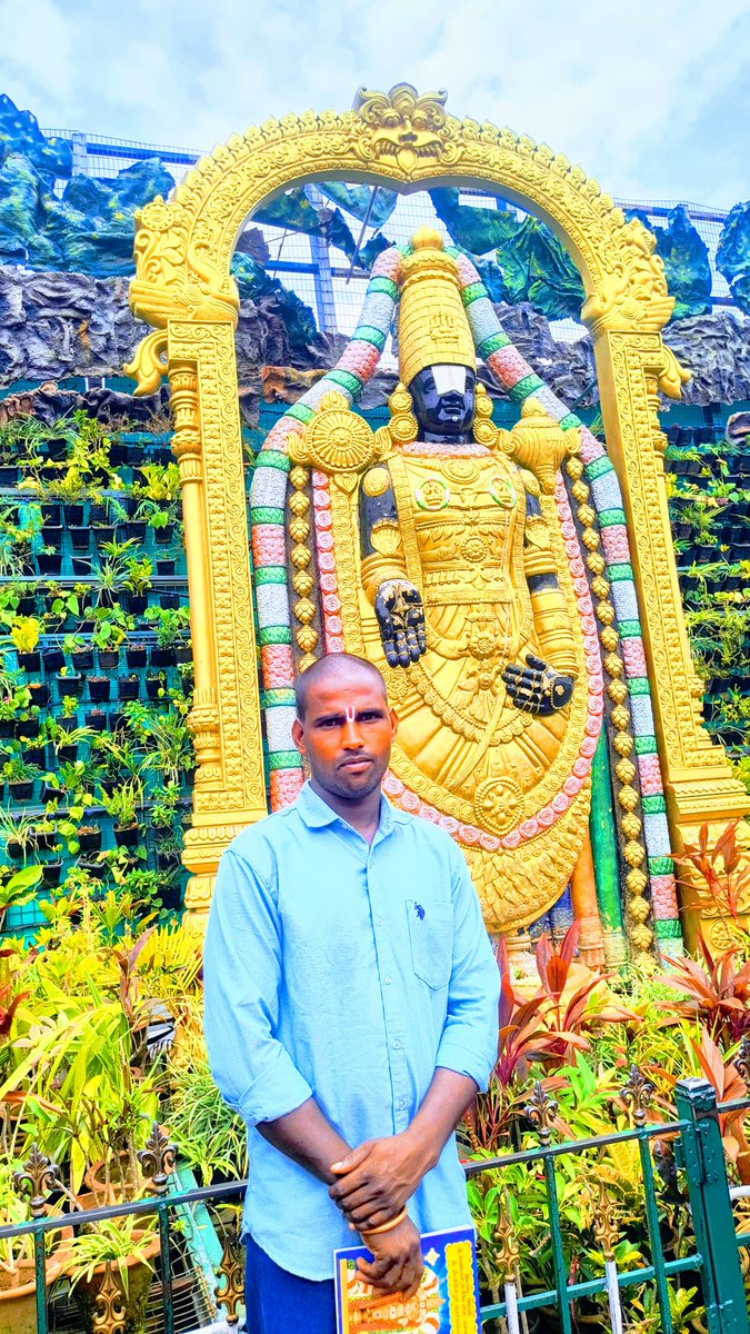 Golla_Chinnodu's tweet photo. "తీర్థయాత్రలు చేయడం అనేది కేవలం దూర ప్రాంతాలకు ప్రయాణించడం కాదు; అది మన అంతరాత్మను శుద్ధి చేసుకోవడానికి, దైవశక్తిని అనుభవించడానికి, జీవితానికి ఒక కొత్త అర్థాన్ని కనుగొనడానికి చేసే ఒక పవిత్రమైన ప్రయాణం." https://t.co/GYVtd38H2f