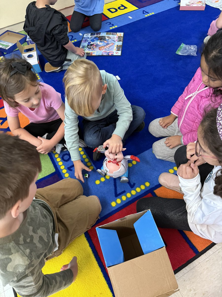MissAlyssaElia's tweet photo. G - Games Day! 🎲 
We are playing some games today, as we continue our #ABCCountdownToSummer ! 
@Director_Oxy 
@pedalpowerrich 
@StaffordTwpEd https://t.co/ivMQv94jj1
