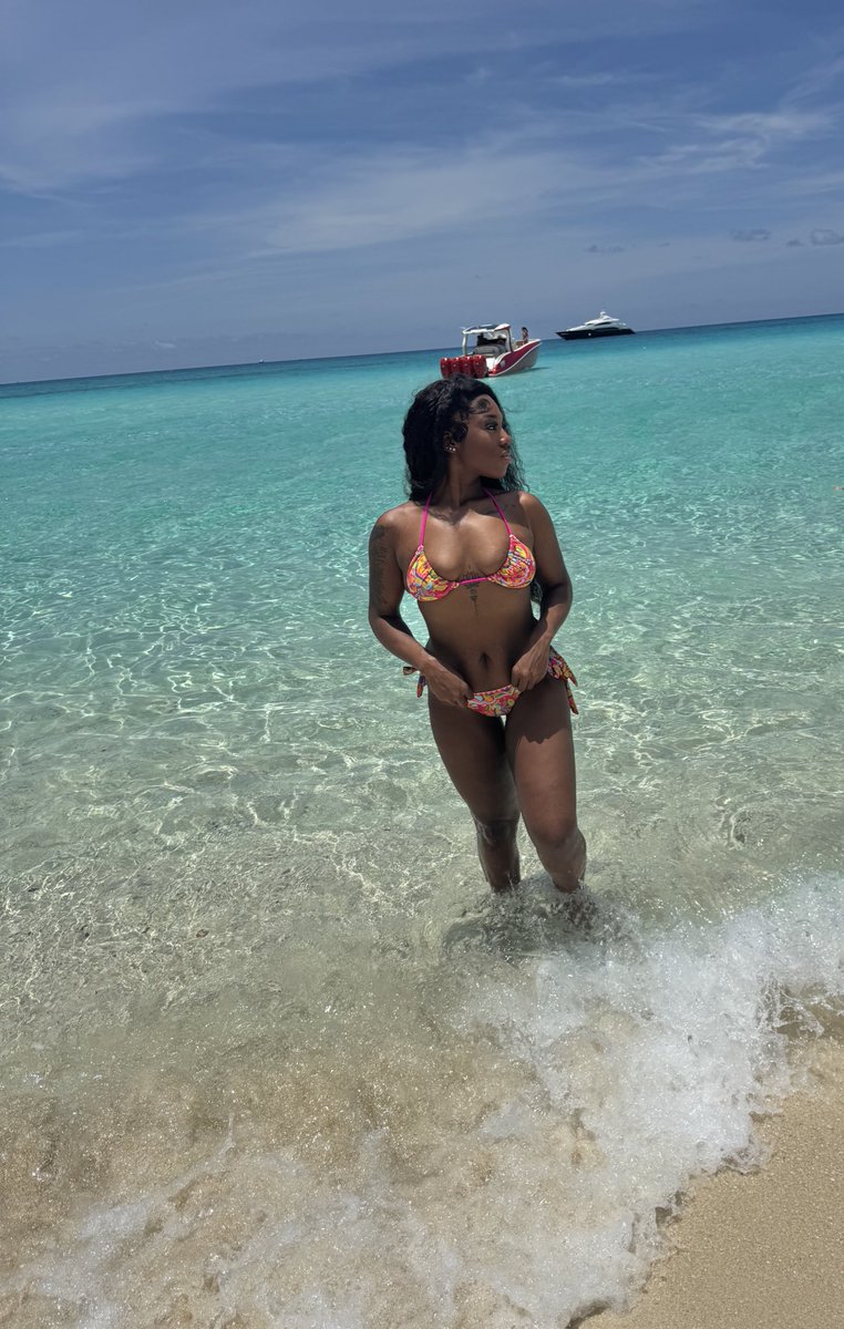 Sierrasmithw's tweet photo. Gemini ♊️ SZN 🦋 https://t.co/AKgp4oxgXU