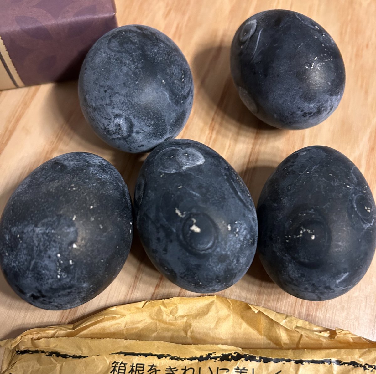 hukulou20221226's tweet image. 黒たまご🥚黒すぎる🤣
(中身は白でした)

#大涌谷