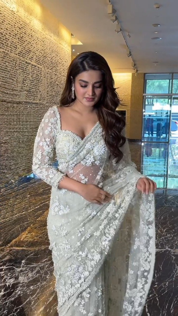 rajeshreddyega's tweet photo. Gorgeous @AgerwalNidhhi 
is all set to slay at the #HHVM press meet in Hyderabad!
Can’t take my eyes off your stunning beauty… you’re absolutely dazzling! 🤧👀💗

#HariHaraVeeraMallu #NidhiAgerwal #PawanKalyan #HHVM3rdSingle #HHVMGrandPressMeet #QueenVibes #SlayingIt https://t.co/1moQYzv1Uy