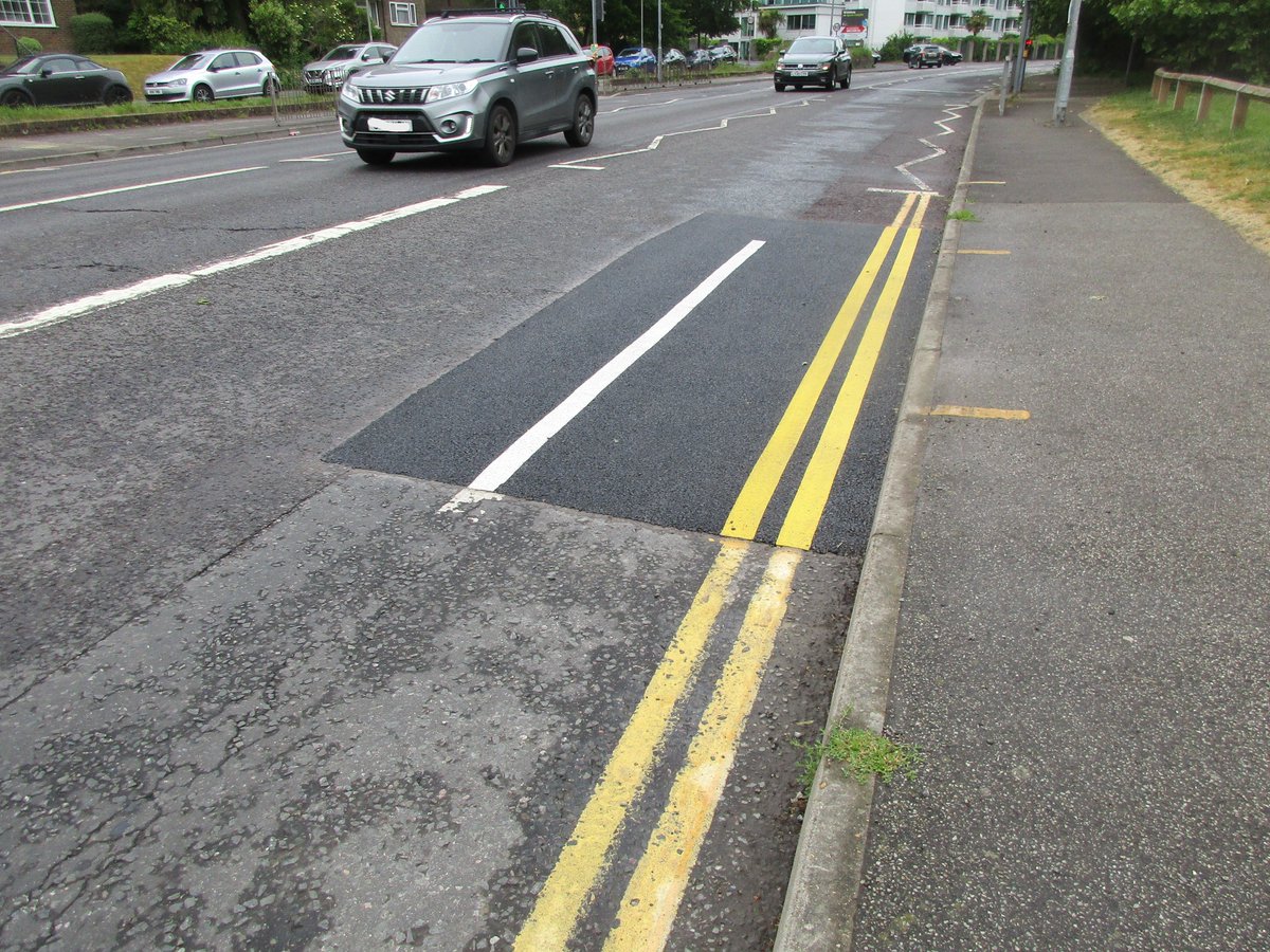 Hurrah! One of the potholed areas has been repaired! 👏<a href="/BrightonHoveCC/">Brighton & Hove City Council</a> <a href="/BrightonHoveTCC/">Brighton & Hove Travel</a> See here, before and after. By the bus stop at Surrenden Field, #NCN20 on the A23. Safer for #Cycling with motor traffic.