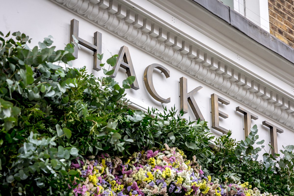 Cast your vote for ‘A Tie to Tradition’ , Hackett London’s participation at this year’s Chelsea in Bloom.

Hackett London
137-138 Sloane Street, London
19th-24th of May
#HackettLondon #HowToHackett

Vote here: bit.ly/3ZnKBxR